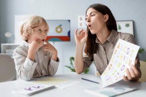 Обложка для статьи «С чего начать изучение английского с ребенком»