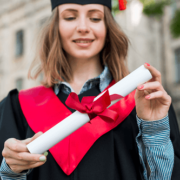 Обложка для статьи «Курсы английского для сертификата: топ-6 лучших онлайн-школ»